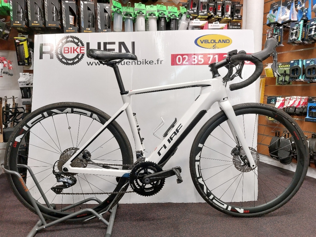 Vélo route course électrique Agree Hybrid C62 SL Cube