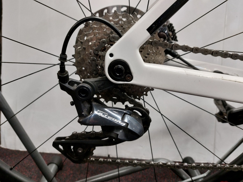 Vélo route course électrique Agree Hybrid C62 SL Cube