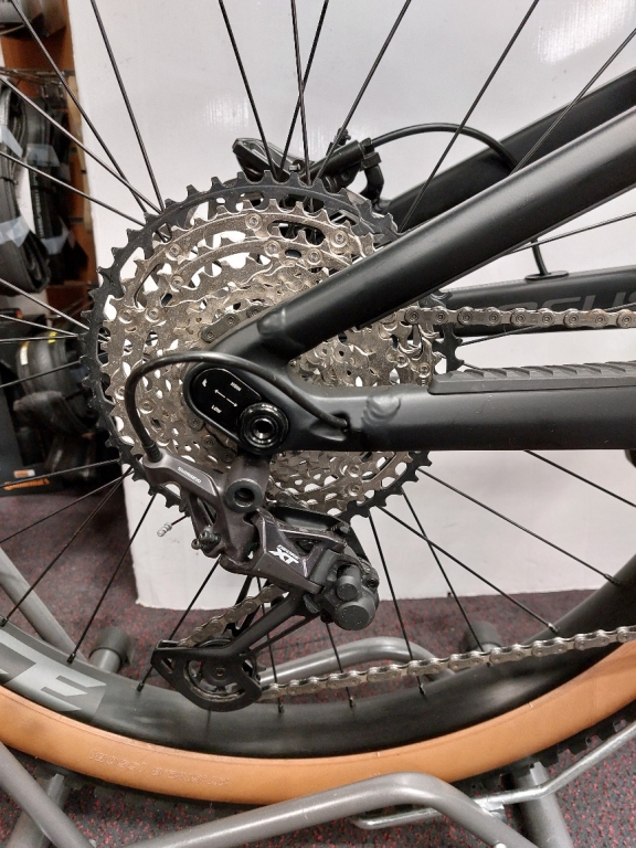 VTT électrique Focus Jam2 6.8 plus tout suspendu