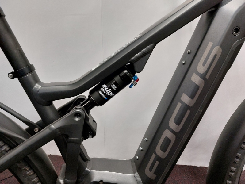 VTT tout suspendu Focus Thron2 6.8 EQ
