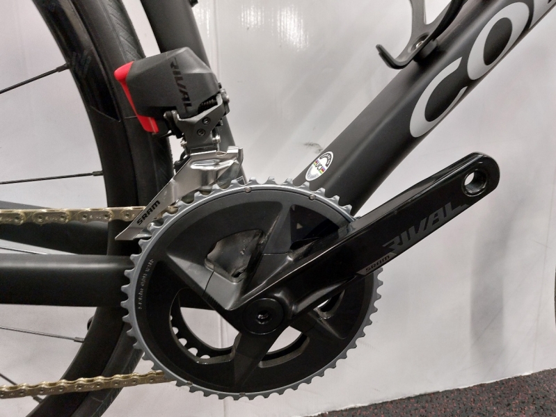 Vélo de route course Colnago V3 noir et rouge